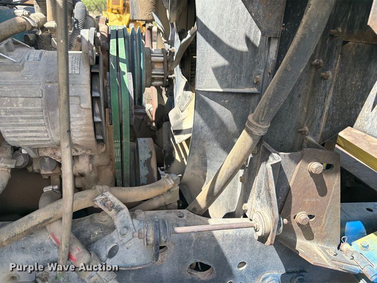 image for item FM7631 1990 International 4700 Crew Cab utility / service truck