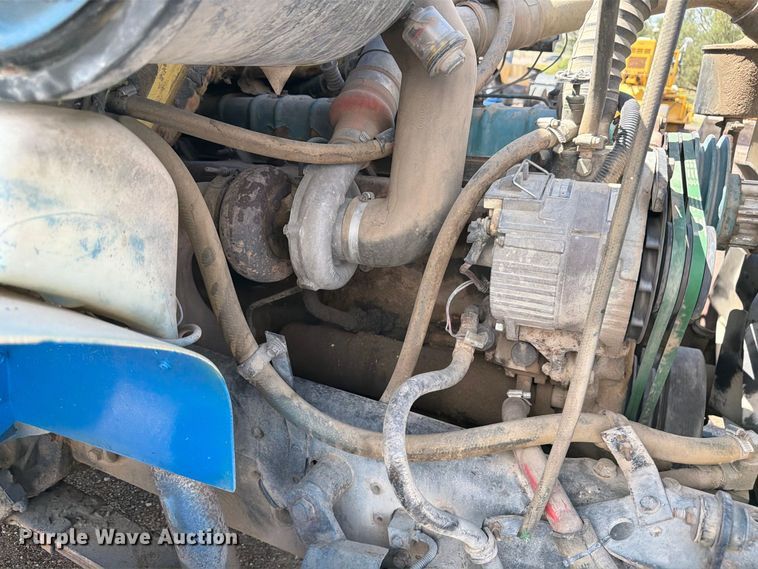 image for item FM7631 1990 International 4700 Crew Cab utility / service truck