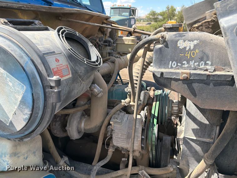 image for item FM7631 1990 International 4700 Crew Cab utility / service truck