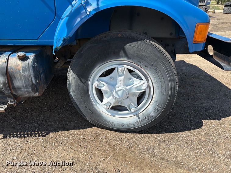 image for item FM7631 1990 International 4700 Crew Cab utility / service truck