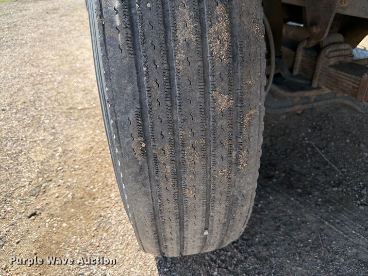 image for item FM7631 1990 International 4700 Crew Cab utility / service truck