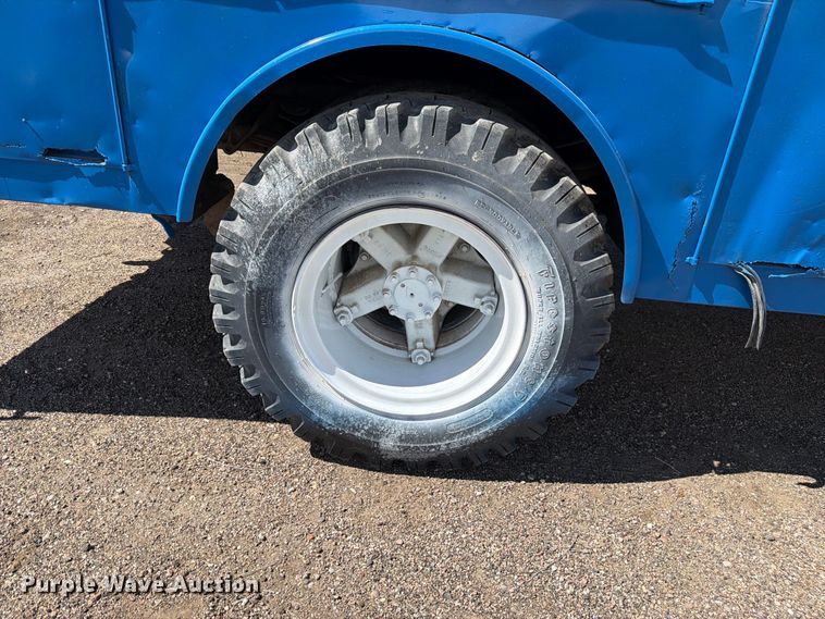 image for item FM7631 1990 International 4700 Crew Cab utility / service truck