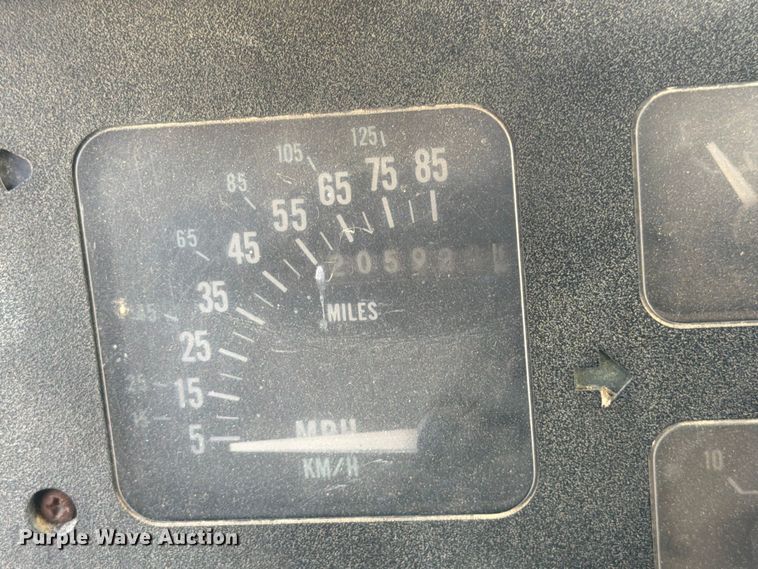 image for item FM7631 1990 International 4700 Crew Cab utility / service truck