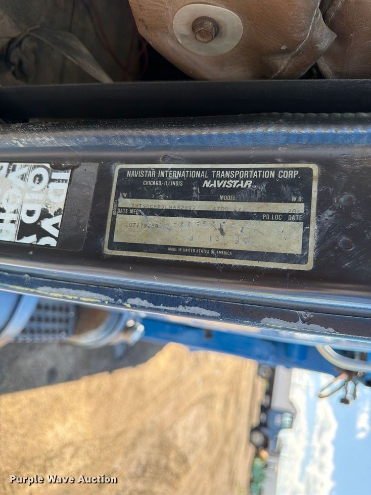 image for item FM7631 1990 International 4700 Crew Cab utility / service truck