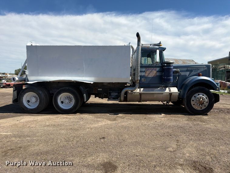 image for item FM7632 1982 Western Star 4900 water truck