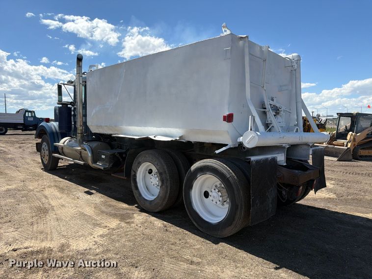 image for item FM7632 1982 Western Star 4900 water truck