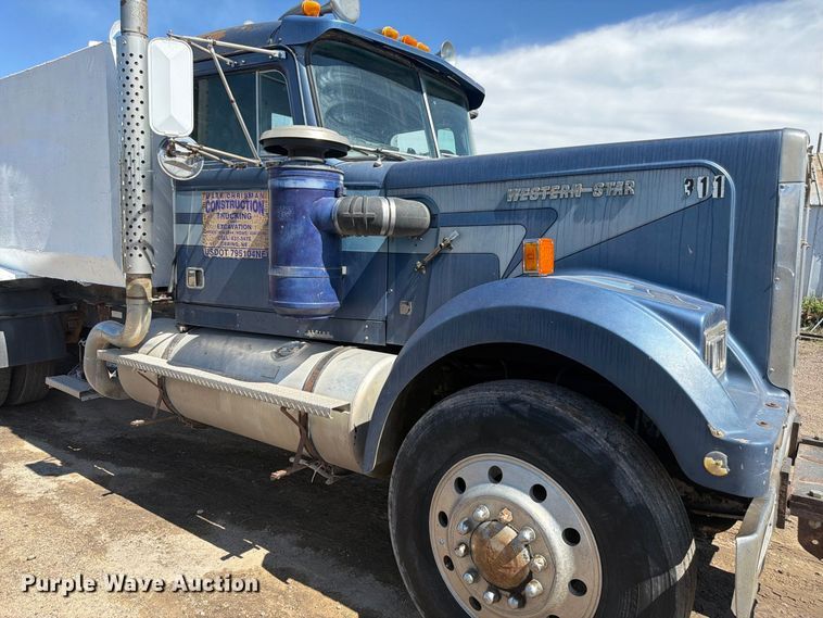 image for item FM7632 1982 Western Star 4900 water truck