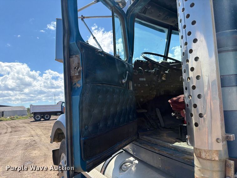 image for item FM7632 1982 Western Star 4900 water truck