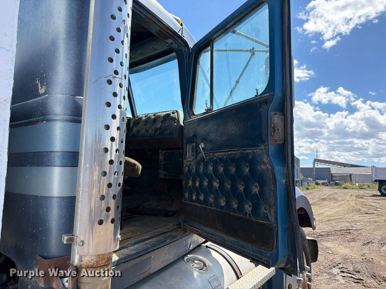 image for item FM7632 1982 Western Star 4900 water truck