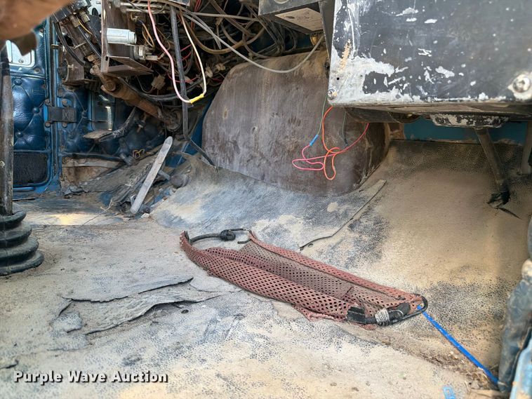 image for item FM7632 1982 Western Star 4900 water truck