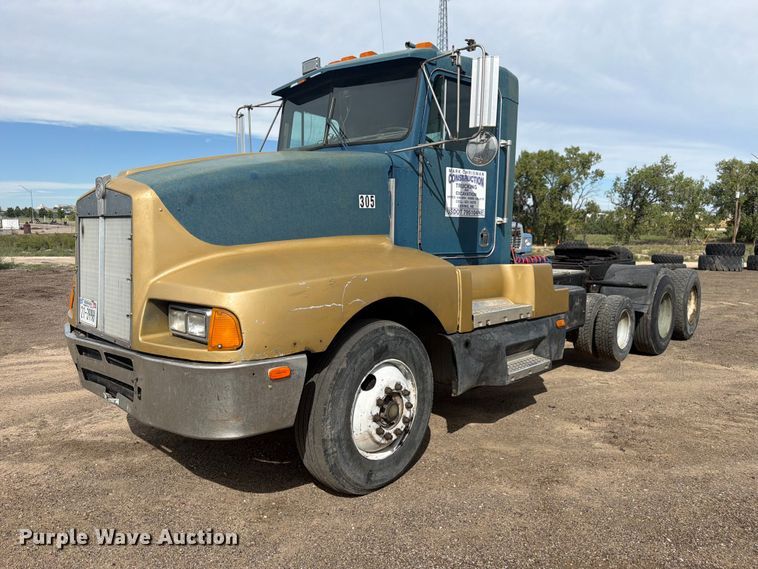 1987 Kenworth T600A semi truck