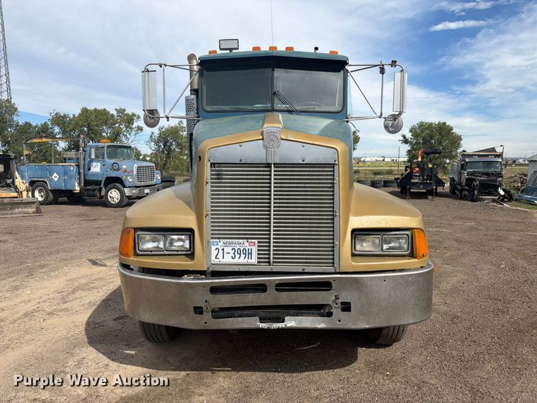 image for item FM7634 1987 Kenworth T600A semi truck