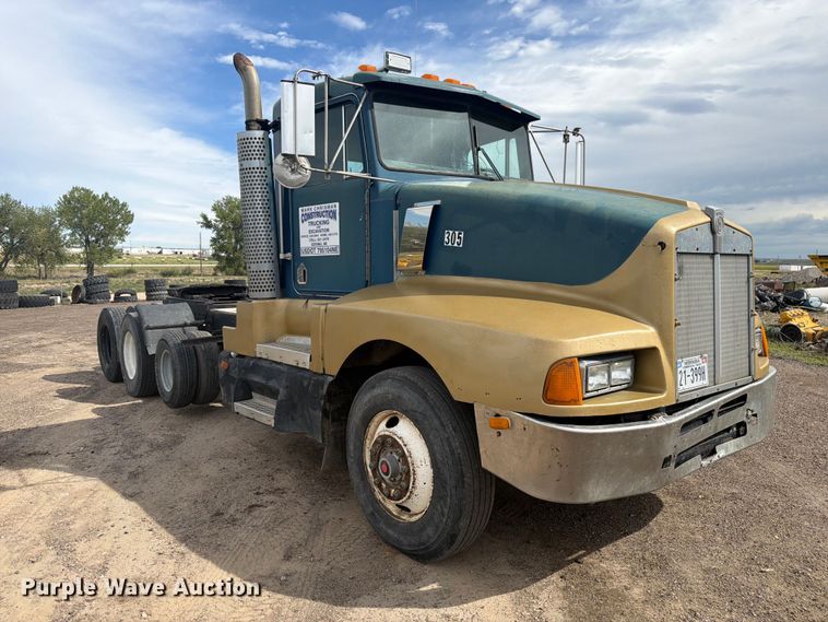 image for item FM7634 1987 Kenworth T600A semi truck