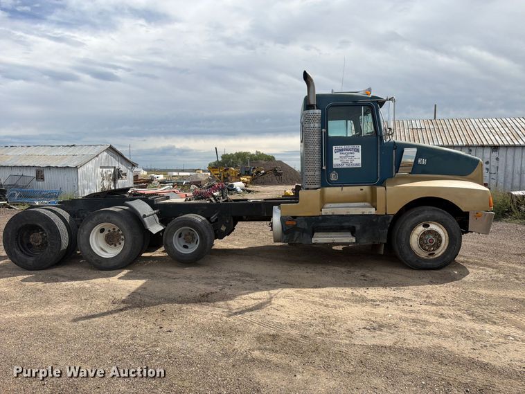 image for item FM7634 1987 Kenworth T600A semi truck