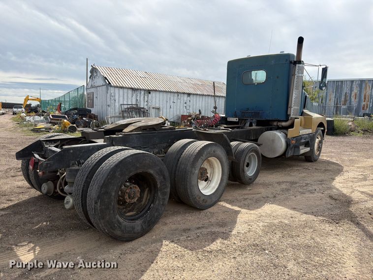 image for item FM7634 1987 Kenworth T600A semi truck