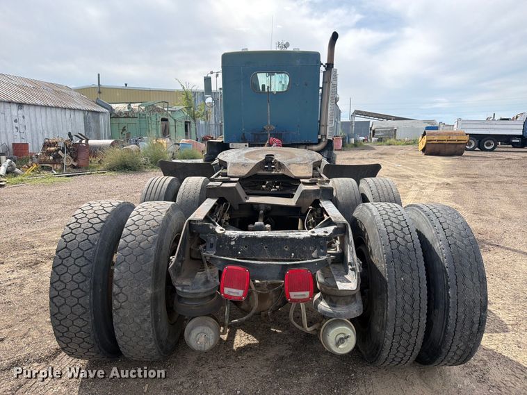 image for item FM7634 1987 Kenworth T600A semi truck