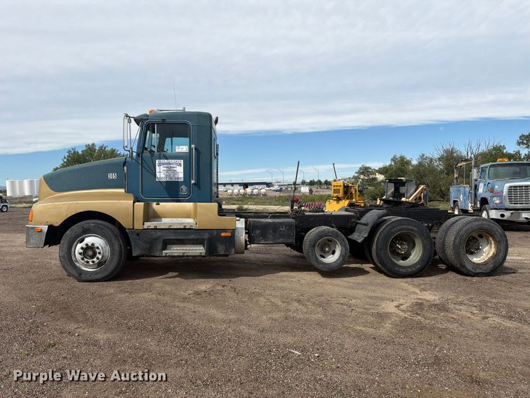 image for item FM7634 1987 Kenworth T600A semi truck