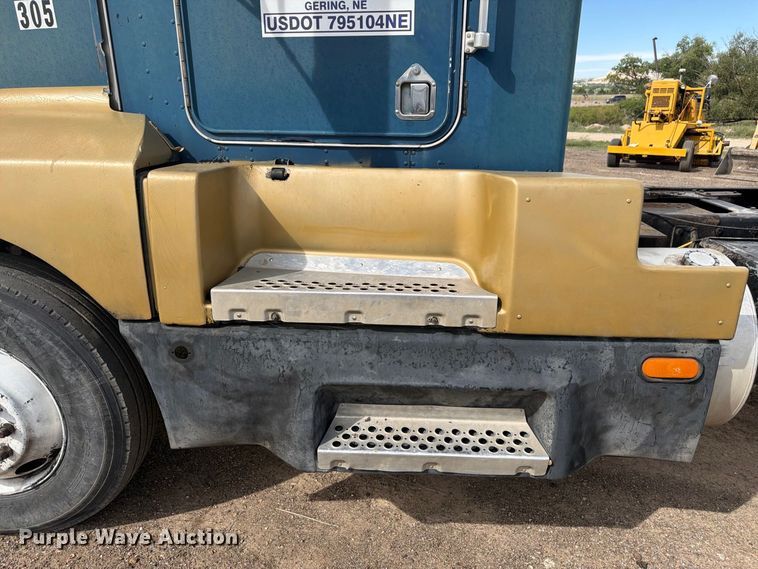 image for item FM7634 1987 Kenworth T600A semi truck