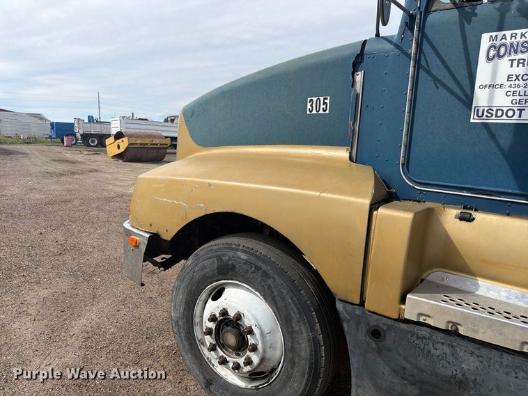 image for item FM7634 1987 Kenworth T600A semi truck