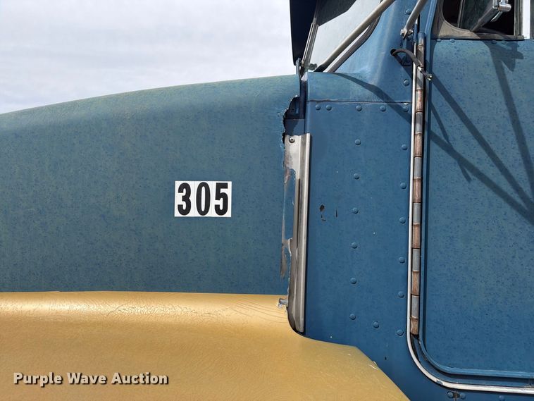 image for item FM7634 1987 Kenworth T600A semi truck