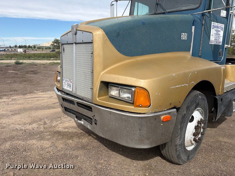 image for item FM7634 1987 Kenworth T600A semi truck