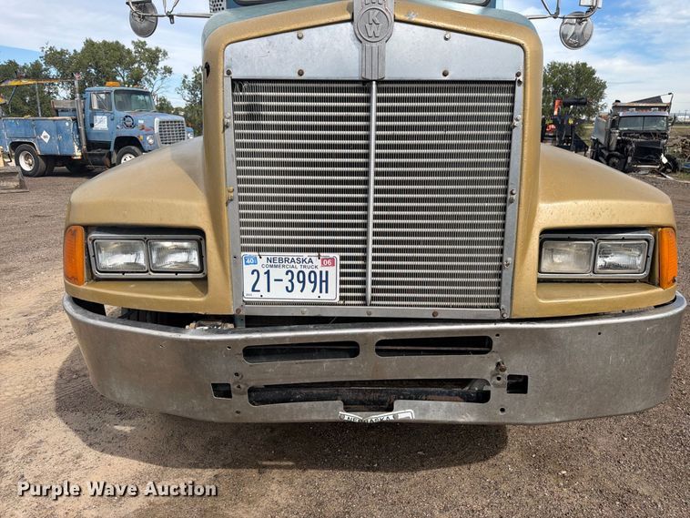 image for item FM7634 1987 Kenworth T600A semi truck