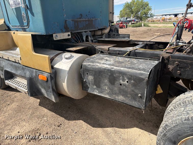 image for item FM7634 1987 Kenworth T600A semi truck