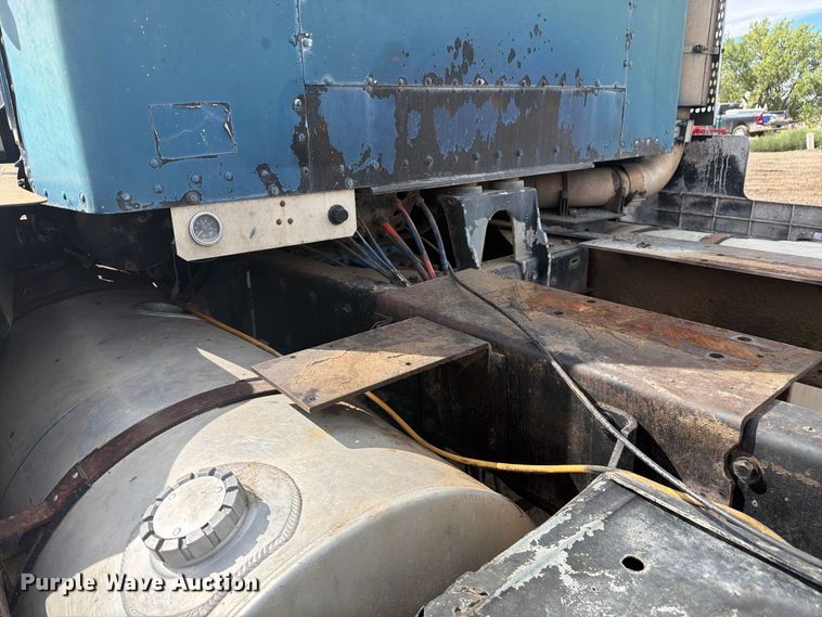 image for item FM7634 1987 Kenworth T600A semi truck