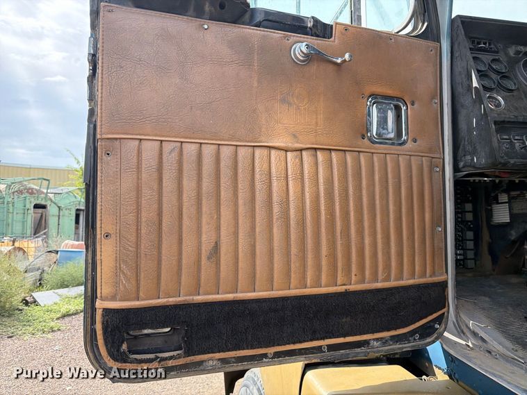image for item FM7634 1987 Kenworth T600A semi truck