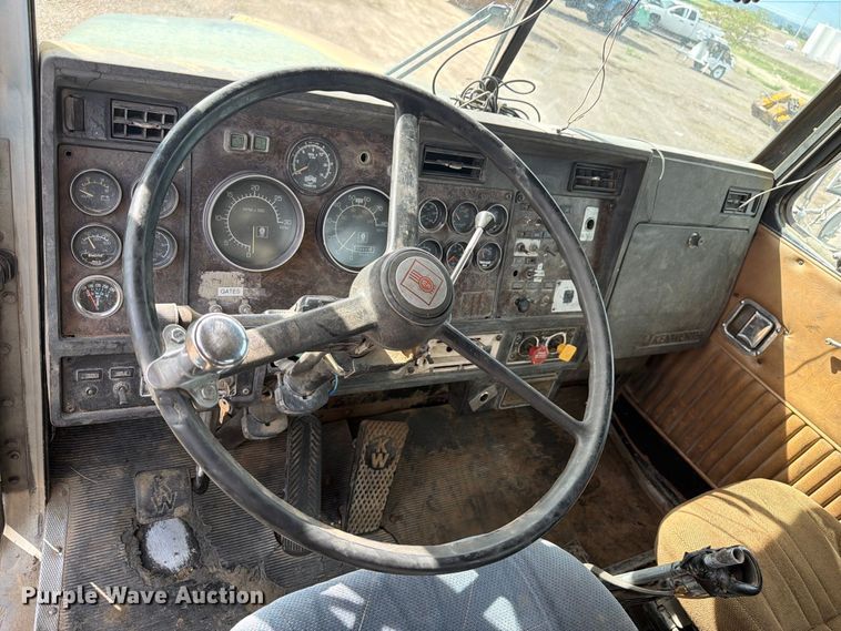 image for item FM7634 1987 Kenworth T600A semi truck