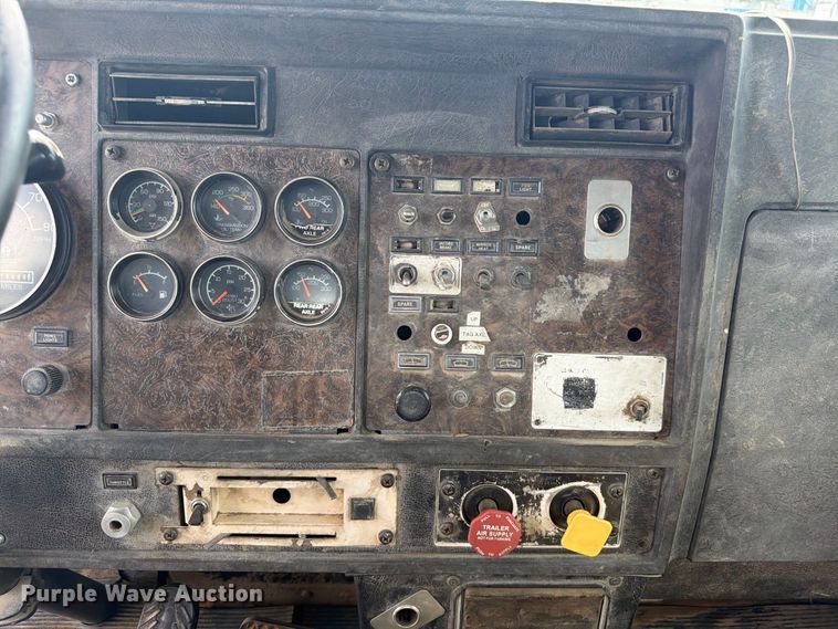image for item FM7634 1987 Kenworth T600A semi truck