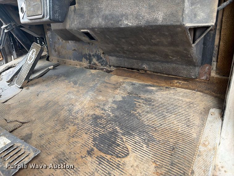 image for item FM7634 1987 Kenworth T600A semi truck
