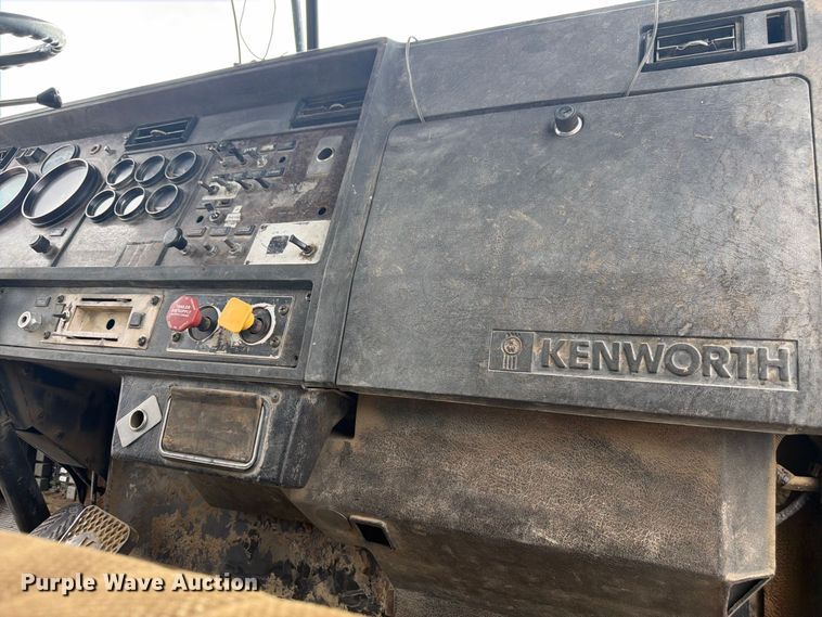 image for item FM7634 1987 Kenworth T600A semi truck