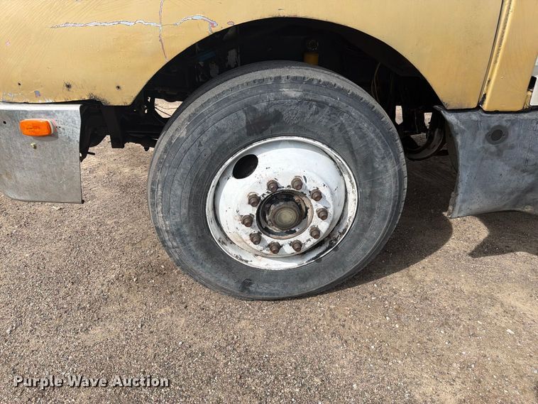 image for item FM7634 1987 Kenworth T600A semi truck