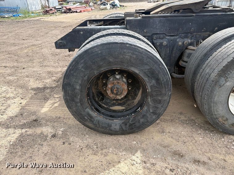 image for item FM7634 1987 Kenworth T600A semi truck