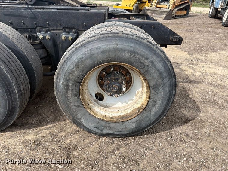 image for item FM7634 1987 Kenworth T600A semi truck