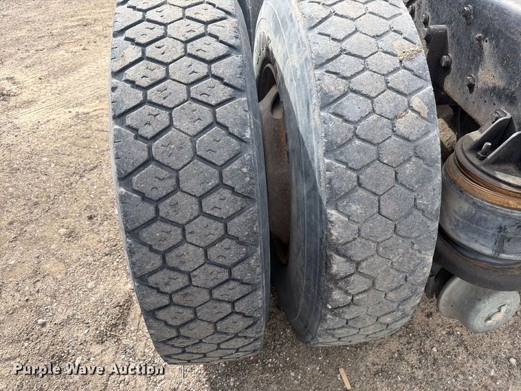 image for item FM7634 1987 Kenworth T600A semi truck
