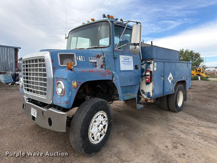 image for item FM7637 1991 Ford 9000 utility / service truck