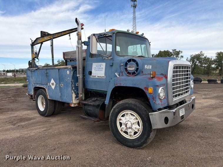 image for item FM7637 1991 Ford 9000 utility / service truck