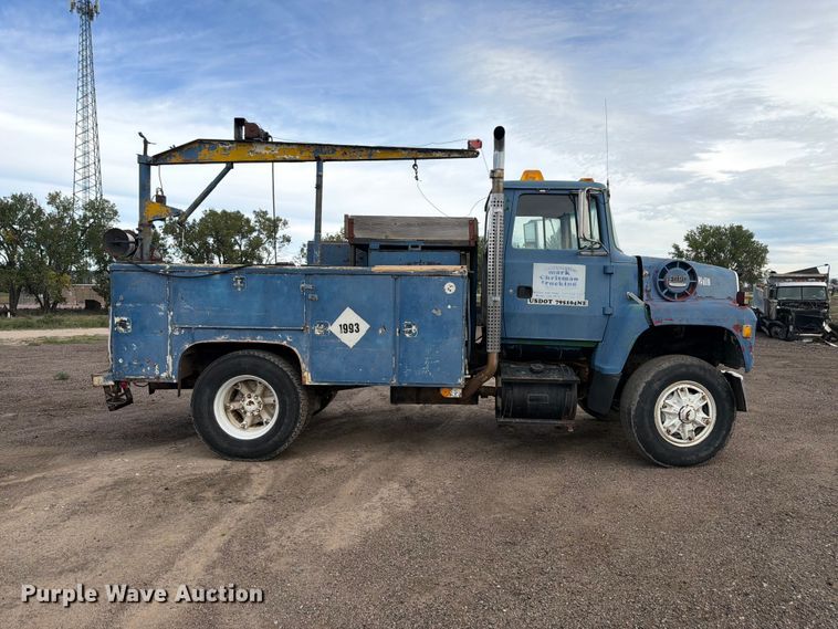 image for item FM7637 1991 Ford 9000 utility / service truck