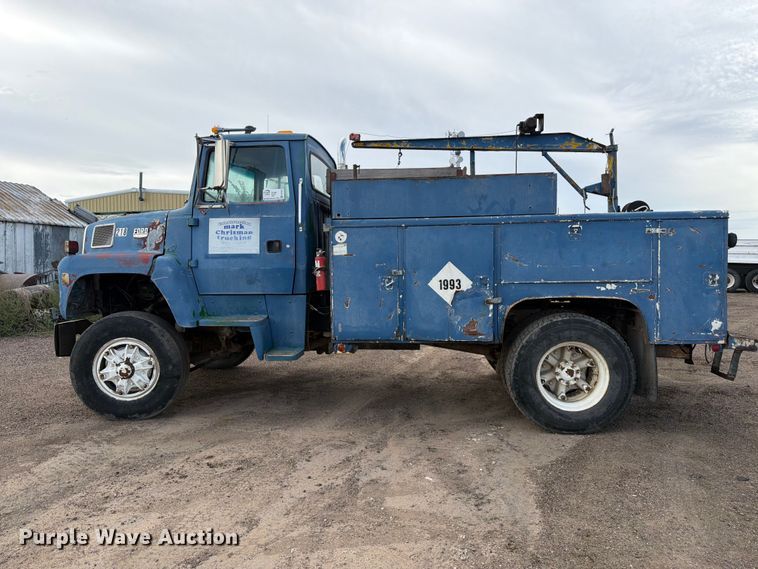 image for item FM7637 1991 Ford 9000 utility / service truck