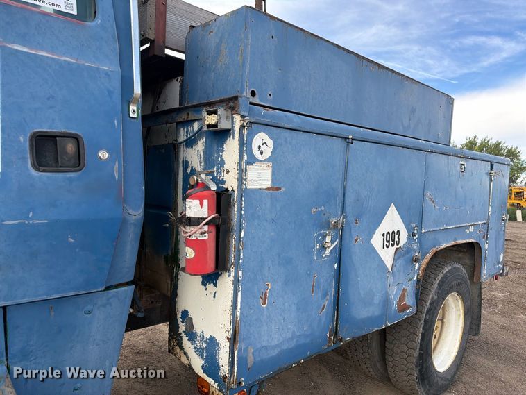 image for item FM7637 1991 Ford 9000 utility / service truck