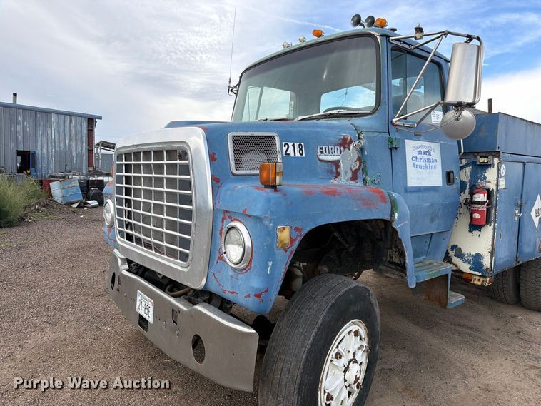 image for item FM7637 1991 Ford 9000 utility / service truck