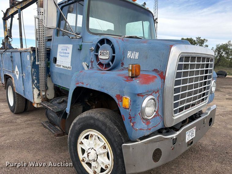 image for item FM7637 1991 Ford 9000 utility / service truck