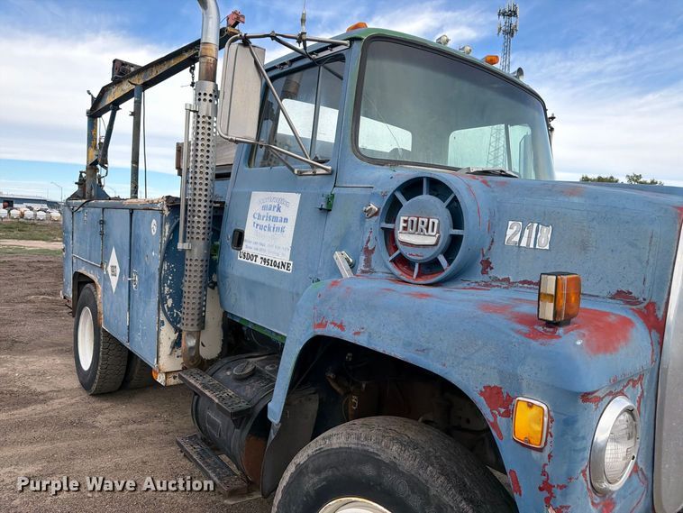 image for item FM7637 1991 Ford 9000 utility / service truck