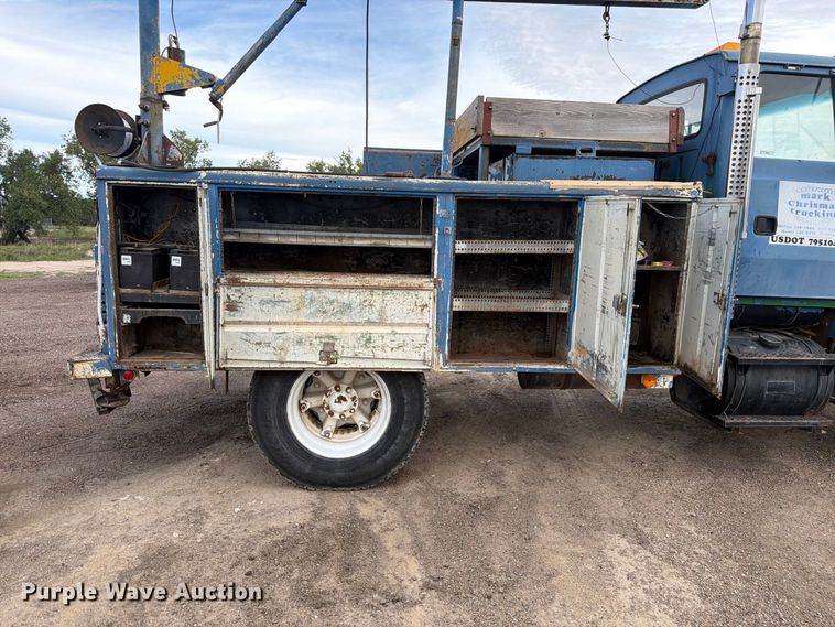 image for item FM7637 1991 Ford 9000 utility / service truck