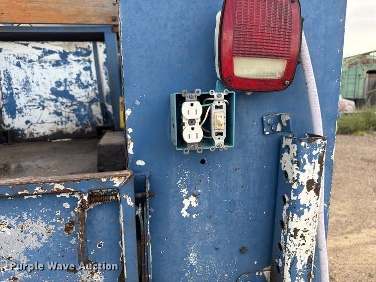 image for item FM7637 1991 Ford 9000 utility / service truck