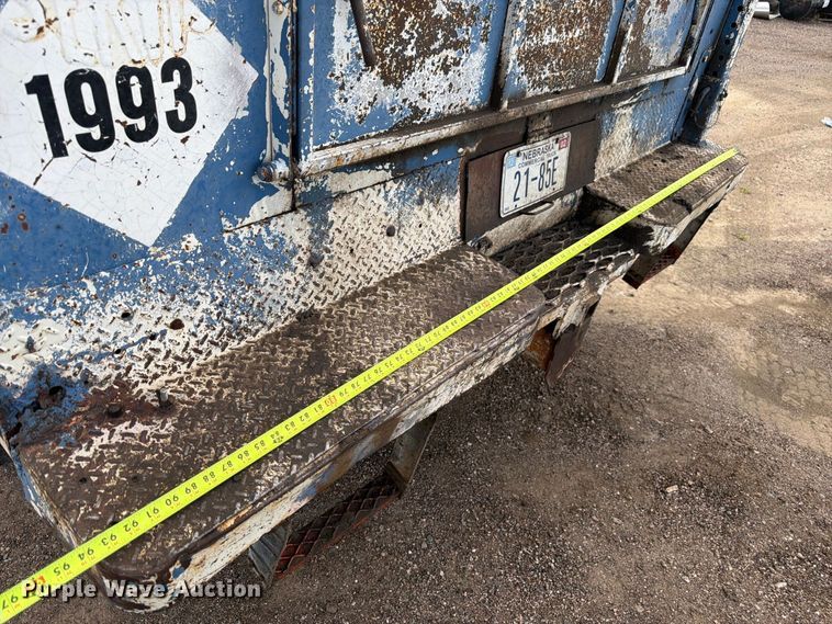 image for item FM7637 1991 Ford 9000 utility / service truck
