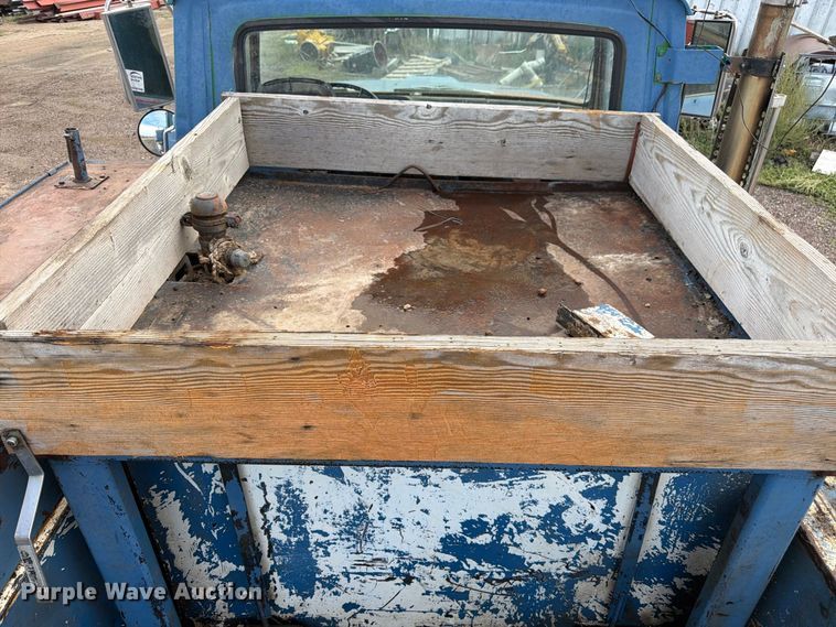 image for item FM7637 1991 Ford 9000 utility / service truck