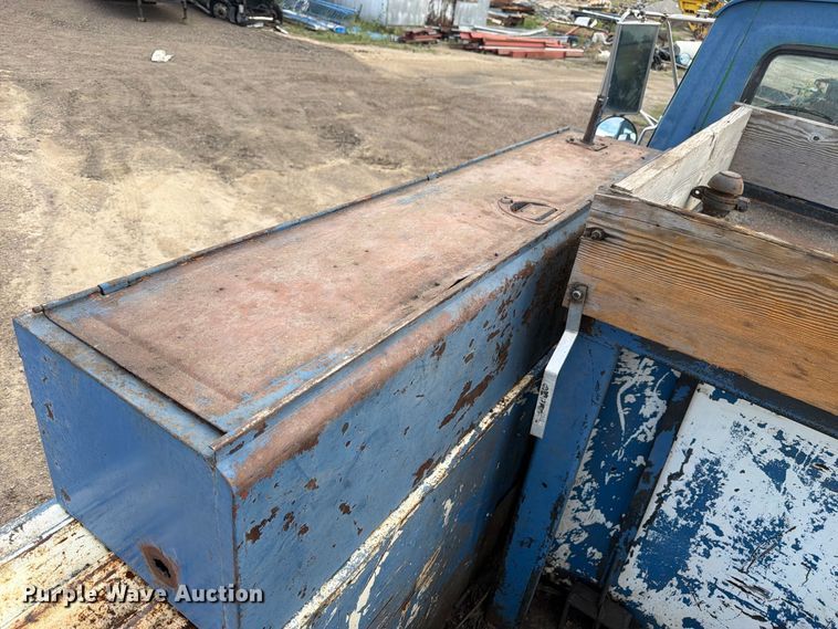 image for item FM7637 1991 Ford 9000 utility / service truck